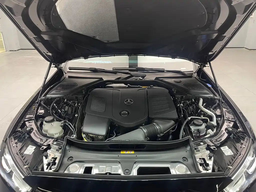 Mercedes-Benz E-Class — миниатюра 25