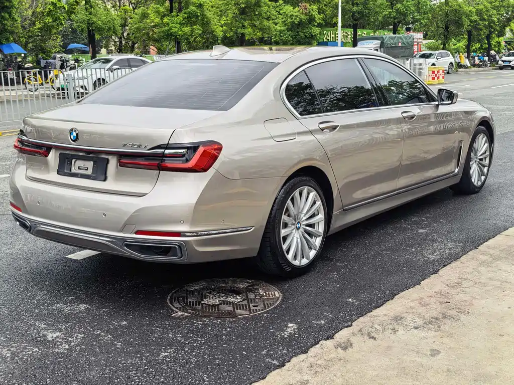 BMW 7 Series — миниатюра 7
