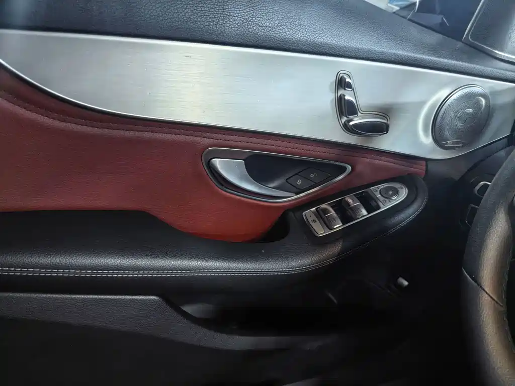 Mercedes-Benz C-Class — миниатюра 16