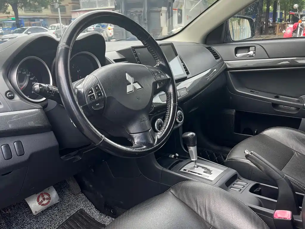 Mitsubishi Lancer EX — миниатюра 8