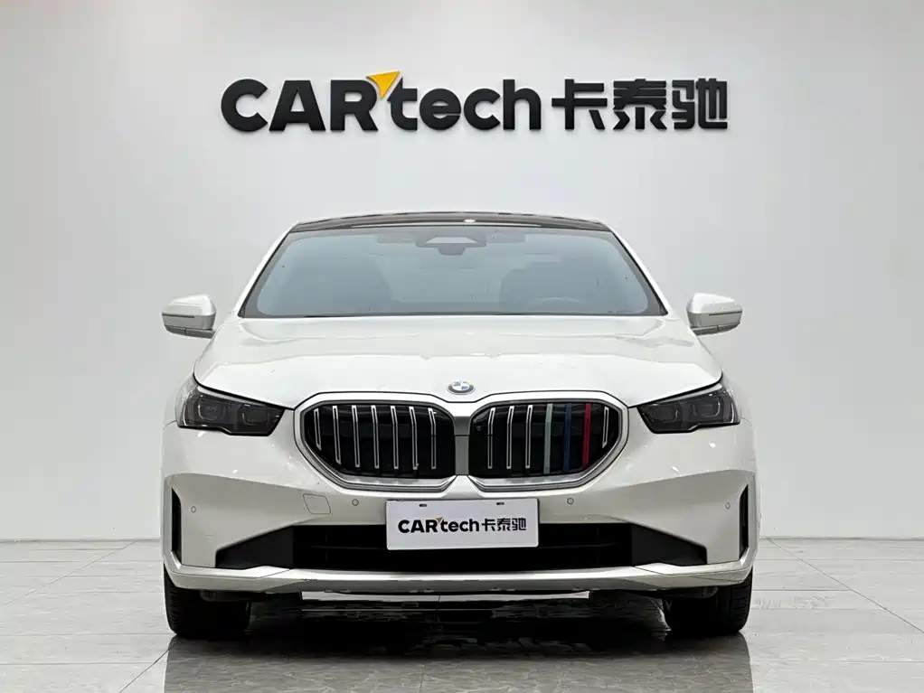 BMW 5 Series — миниатюра 7
