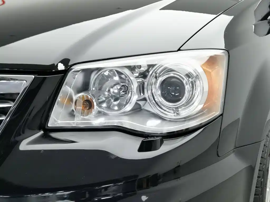 Chrysler Grand Voyager (Import) — миниатюра 7