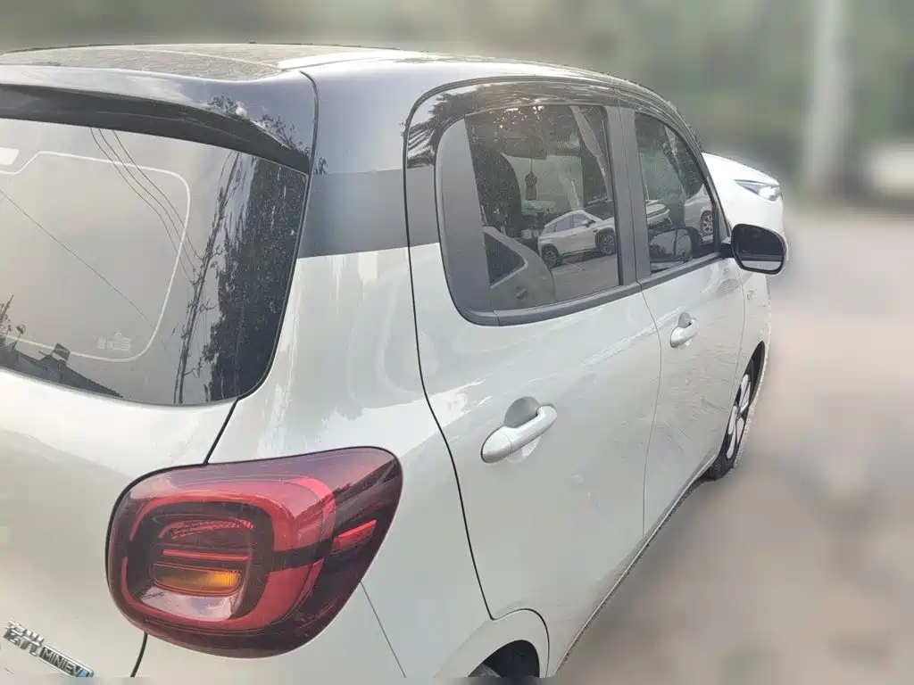 Wuling MINIEV — миниатюра 4