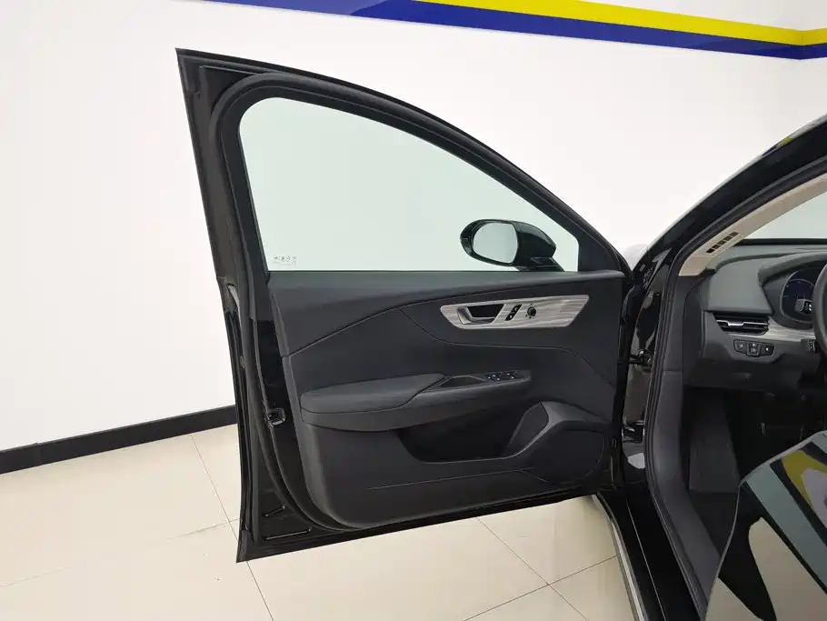 Hongqi Hongqi E-QM5 — миниатюра 7