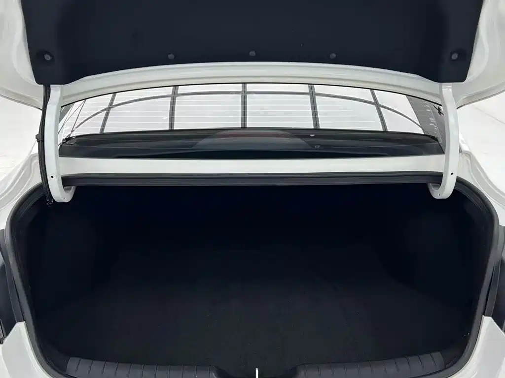 Hyundai Elantra — миниатюра 13