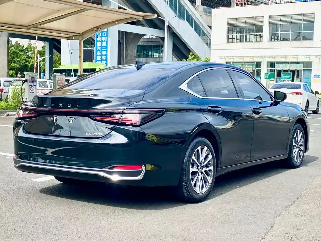 Lexus ES — миниатюра 9