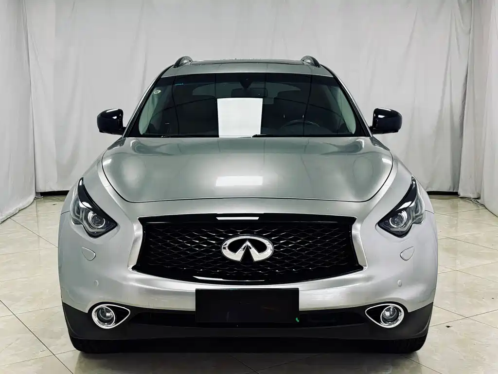 Infiniti QX70 3.7L Beyond Edition, фото 2