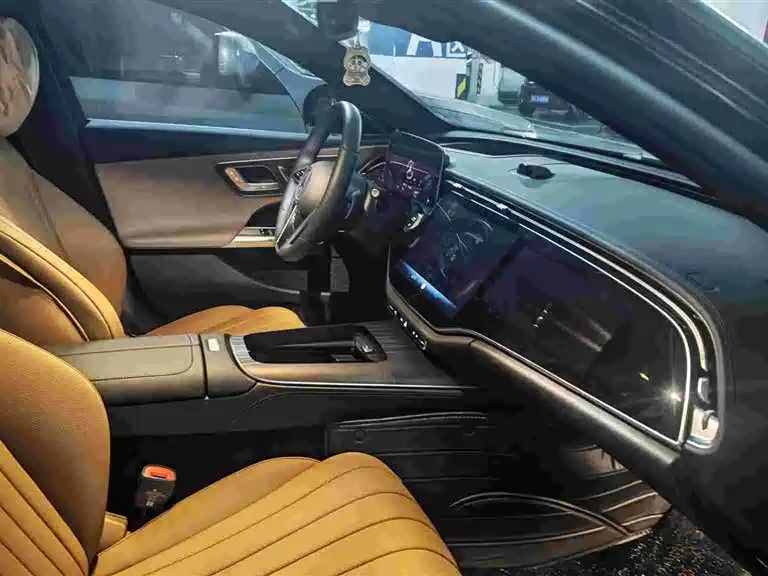 Mercedes-Benz E-Class — миниатюра 6