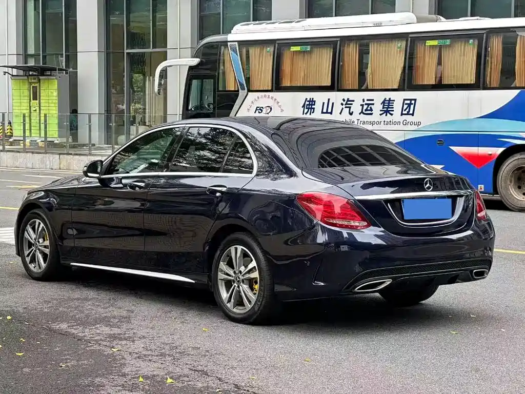 Mercedes-Benz C-Class — миниатюра 2