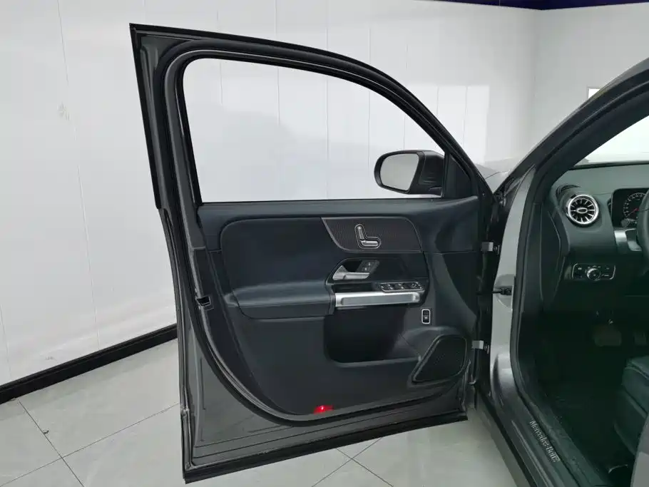 Mercedes-Benz GLB — миниатюра 7