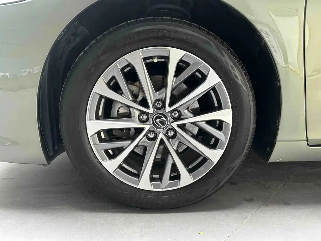 Lexus ES 2023 — фото 19