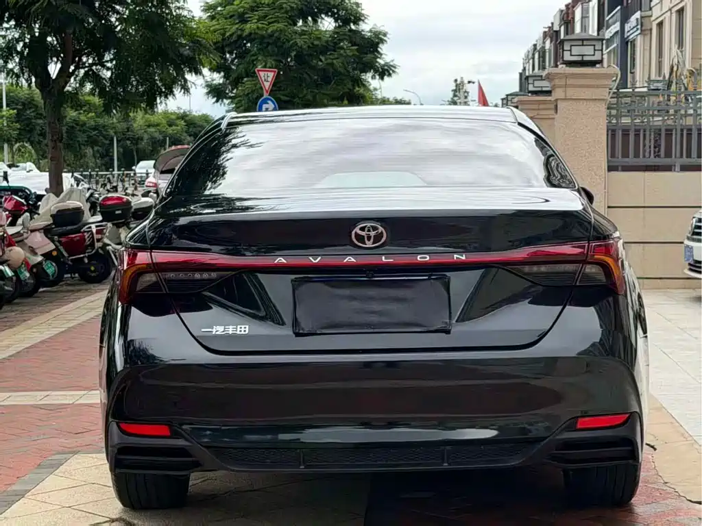 Toyota Avalon — миниатюра 8