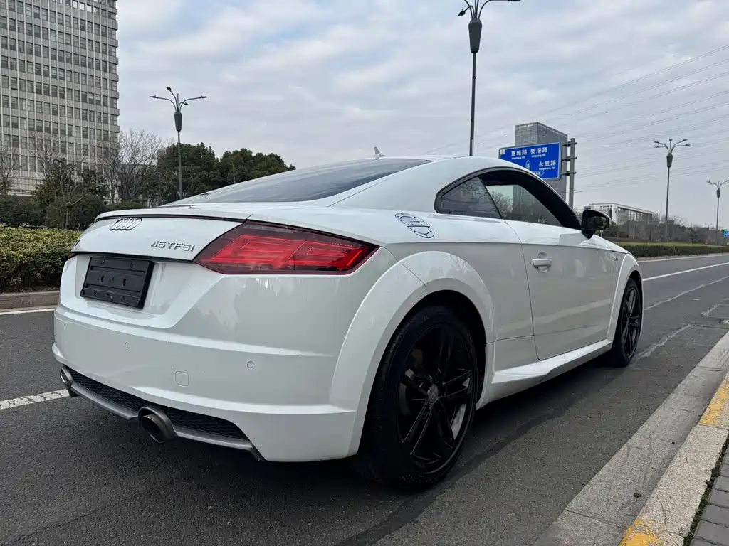 AUDI TT