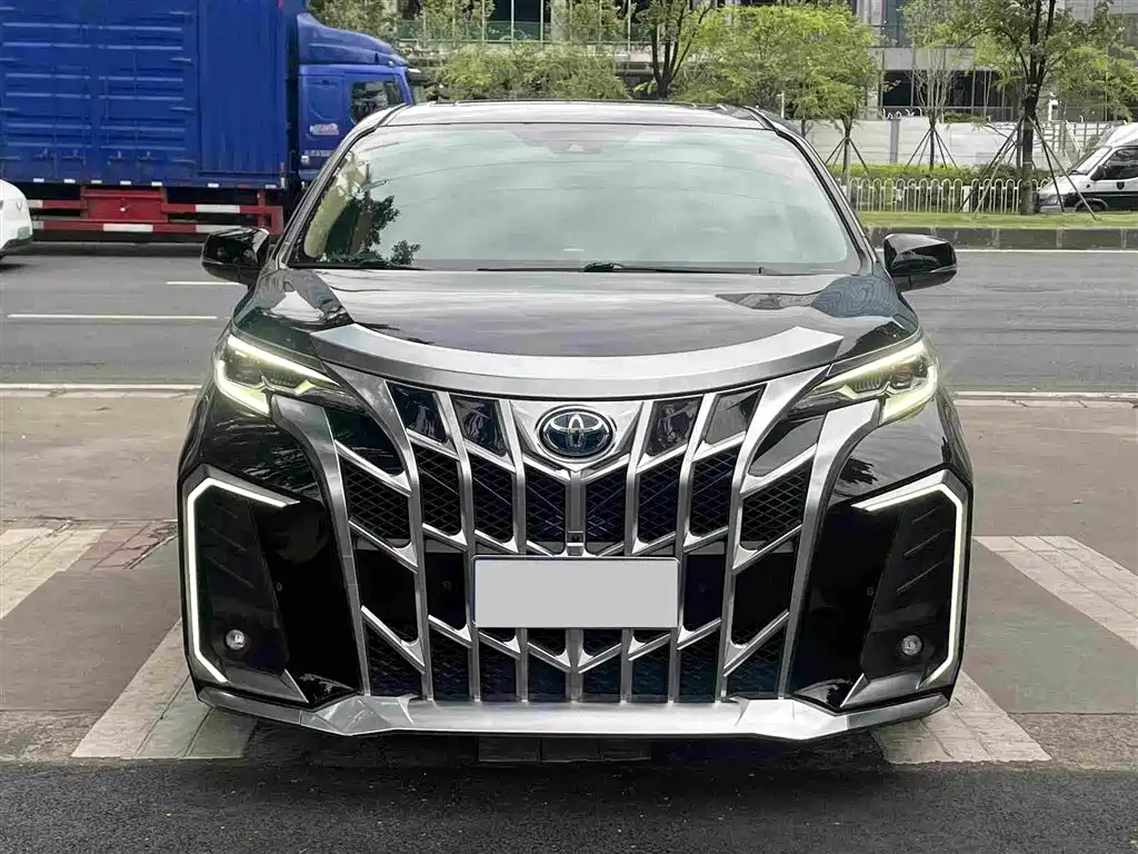 Toyota Sienna — миниатюра 2
