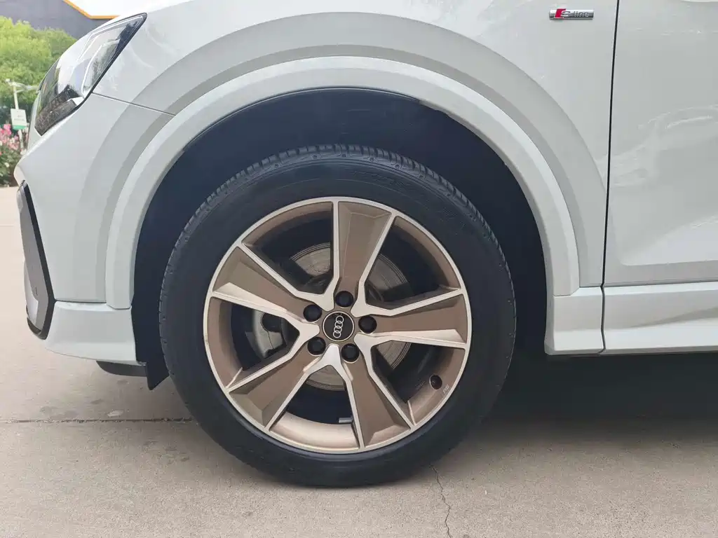 Audi Q2L 2024 35TFSI Fashion