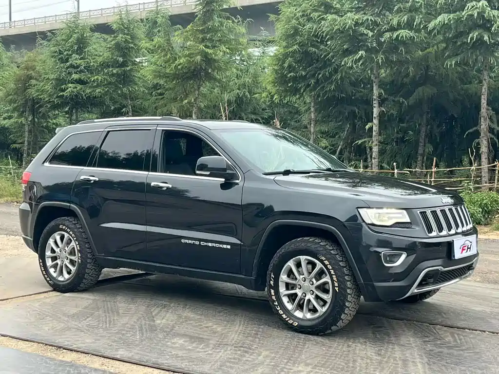 Jeep Grand Cherokee (Import) — миниатюра 3