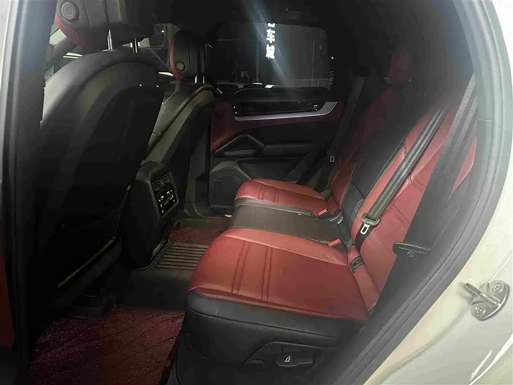 Porsche Cayenne — миниатюра 9