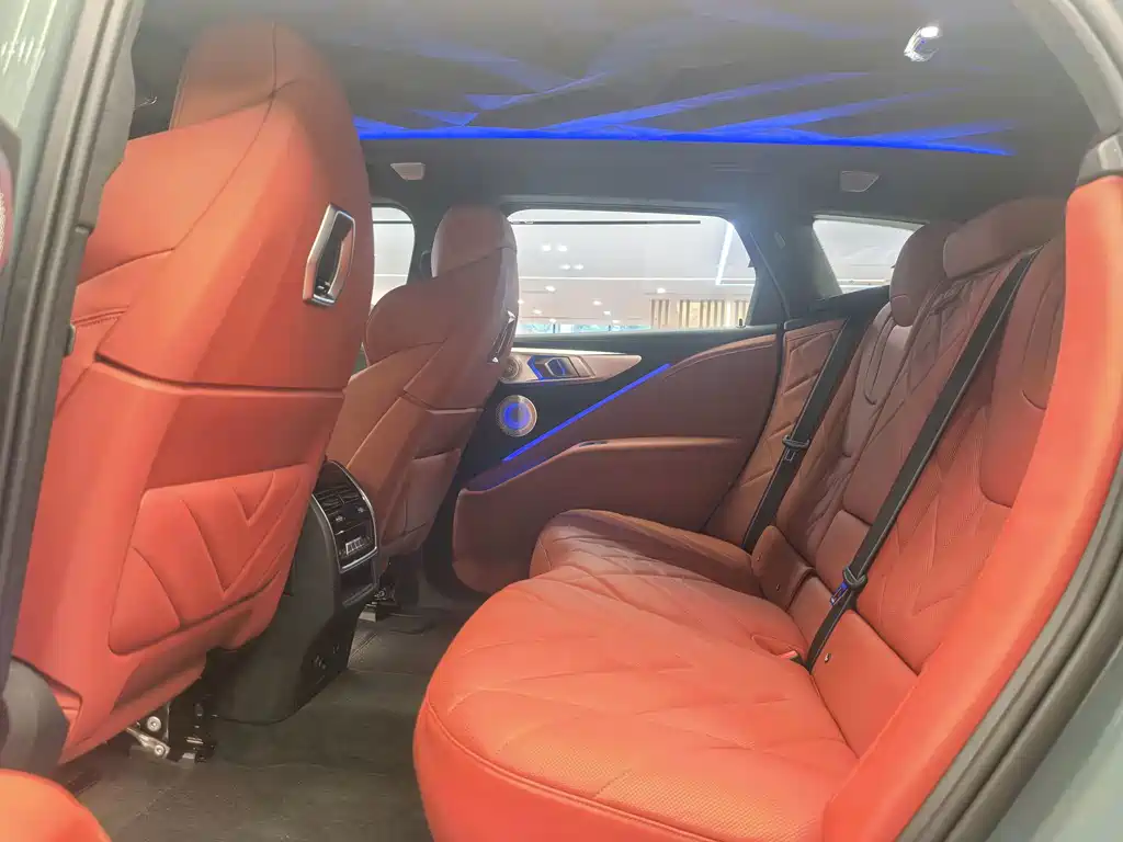BMW XM — миниатюра 10