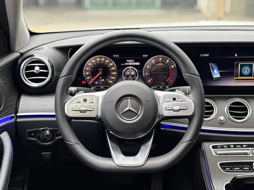 MERCEDES-BENZ E CLASS