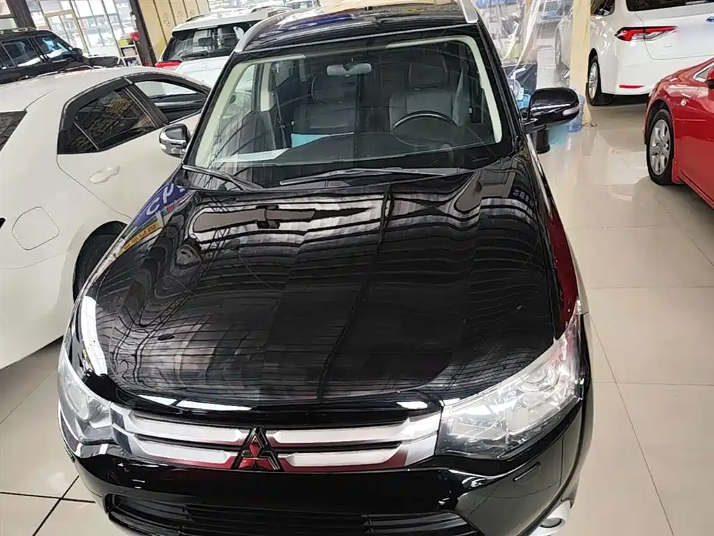 Mitsubishi Outlander 2014 2.4L Luxury 5 мест