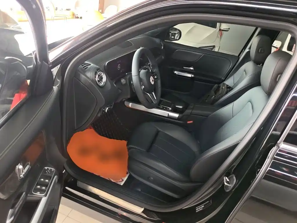 Mercedes-Benz GLB — миниатюра 16