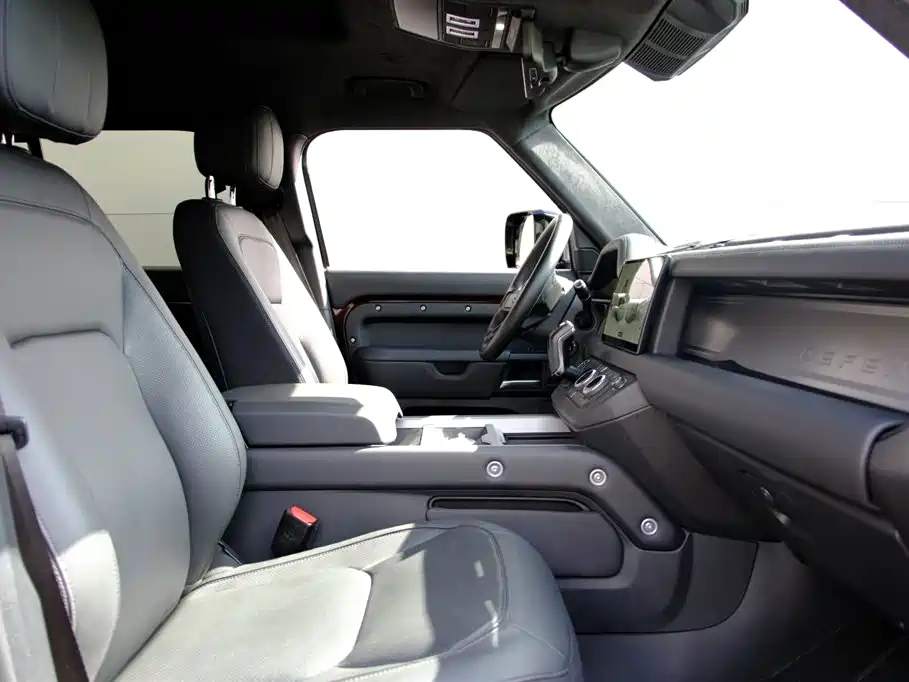 Land Rover Defender — миниатюра 12