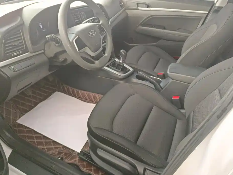 Hyundai Elantra — миниатюра 9