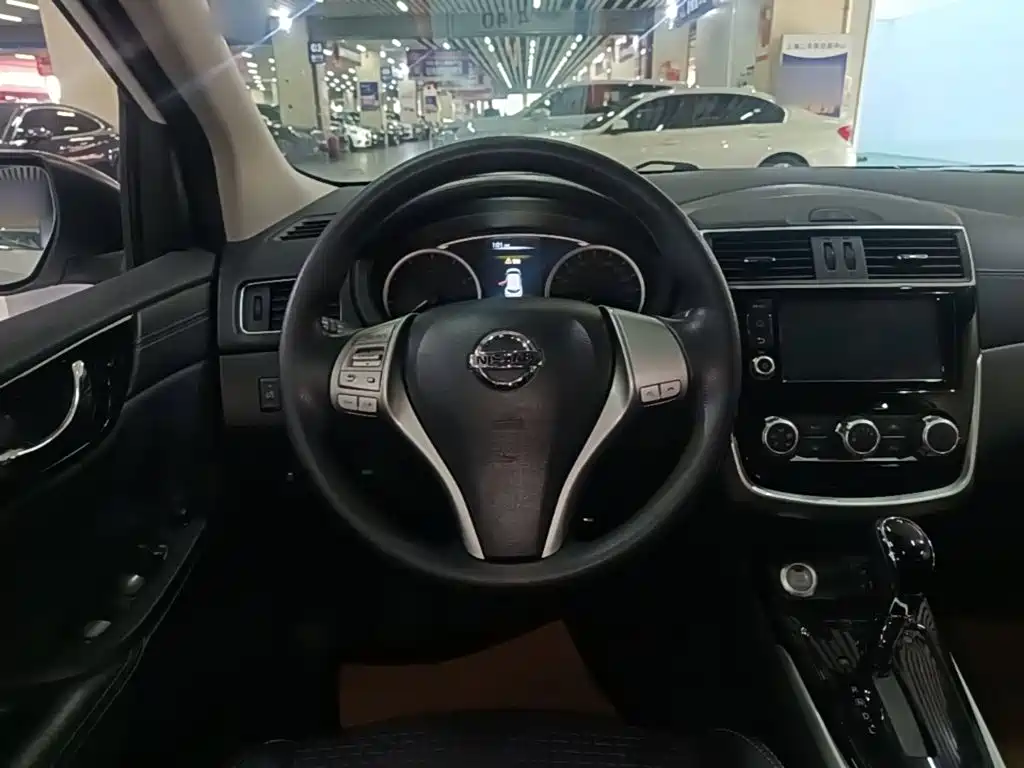 Nissan Tiida — миниатюра 11