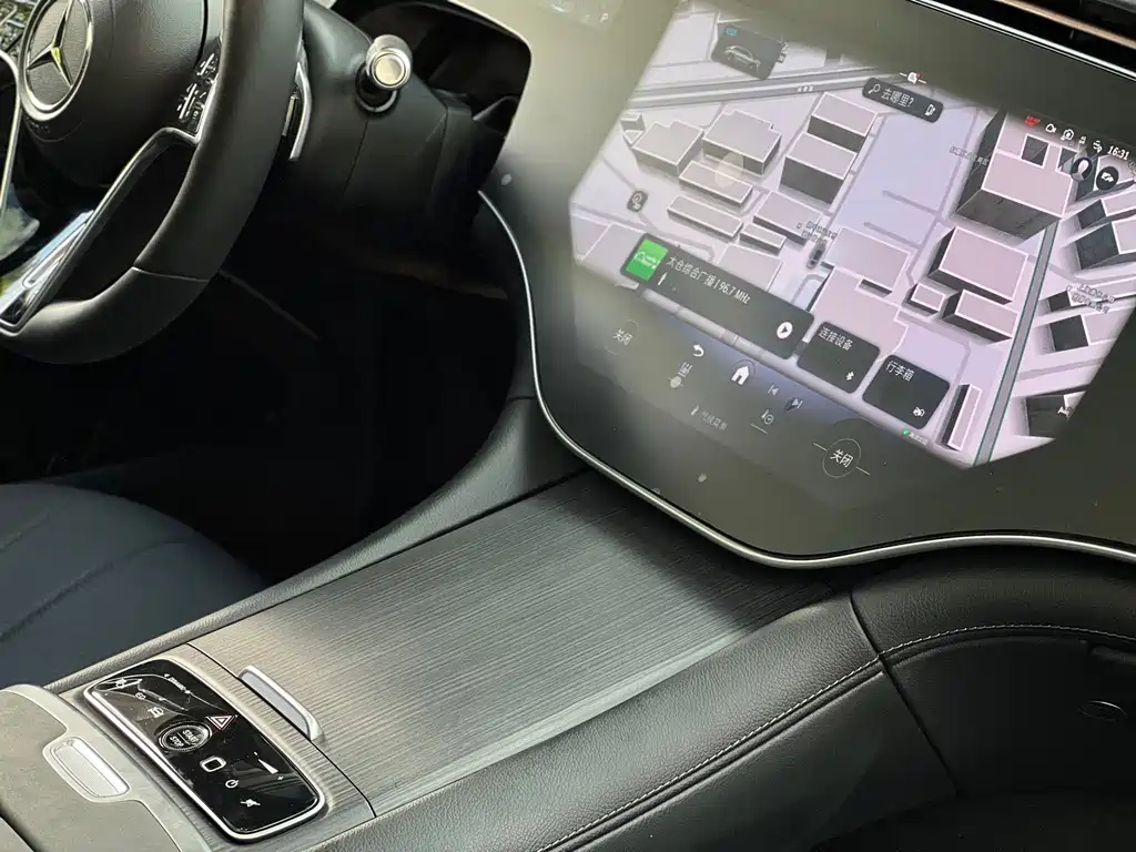 Mercedes-Benz EQS SUV — миниатюра 13