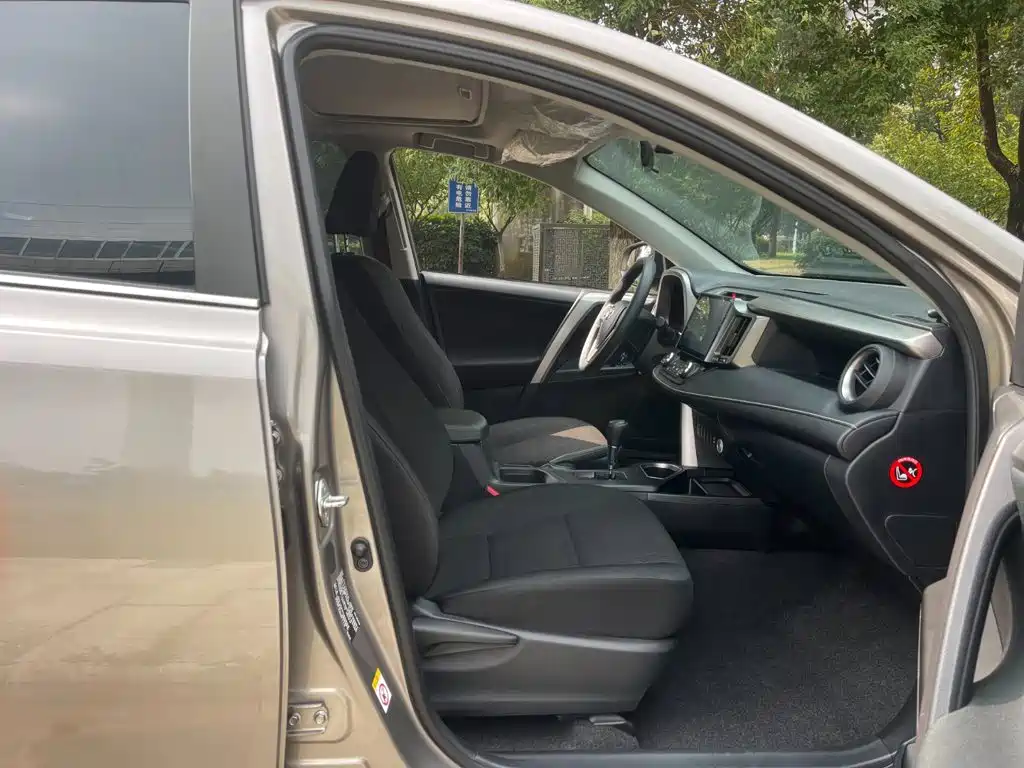 Toyota RAV4 — миниатюра 18