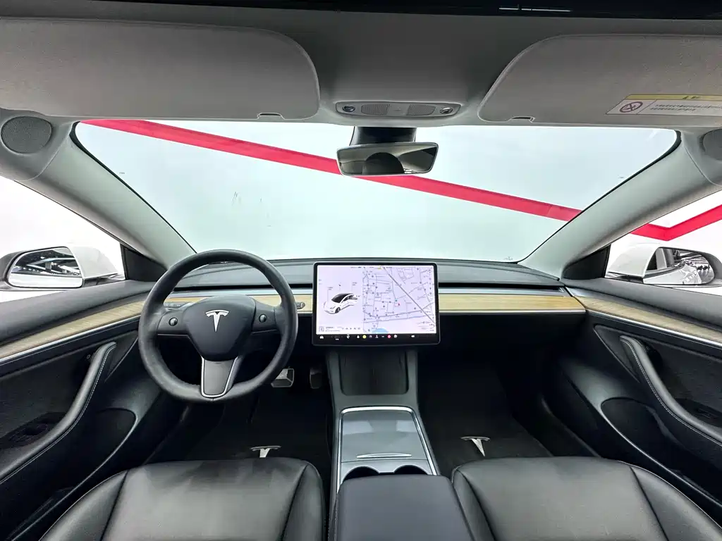 Tesla Model 3 — миниатюра 5