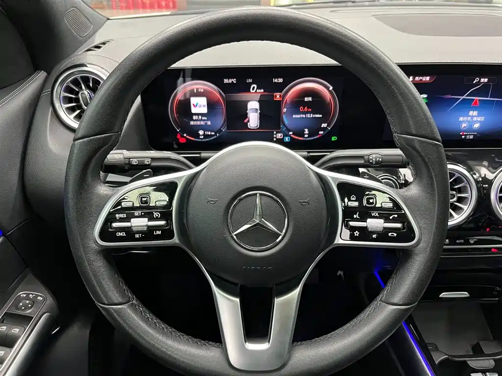 MERCEDES-BENZ GLA