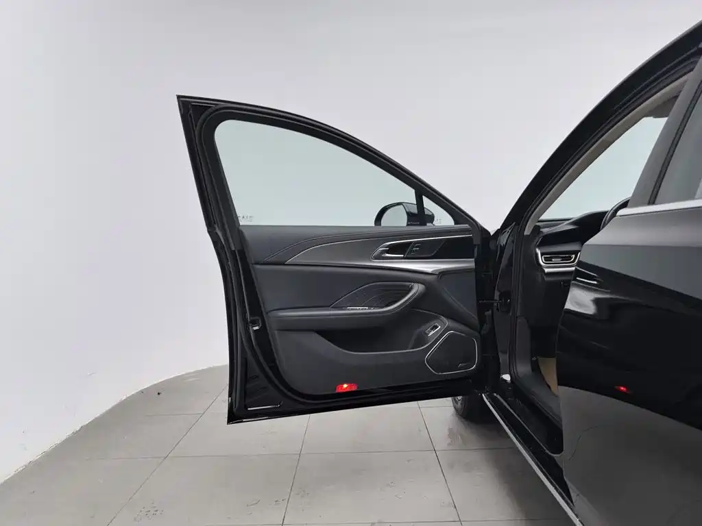 Hongqi Hongqi H5 — миниатюра 8