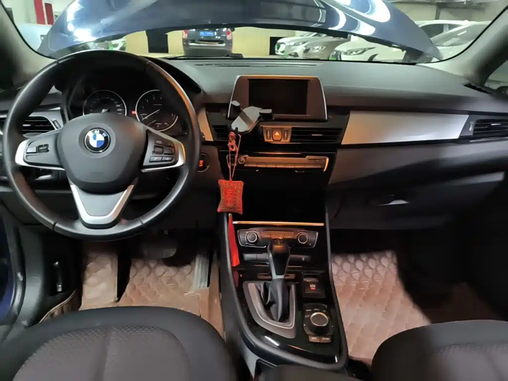 BMW 2 Series Active Tourer — миниатюра 5
