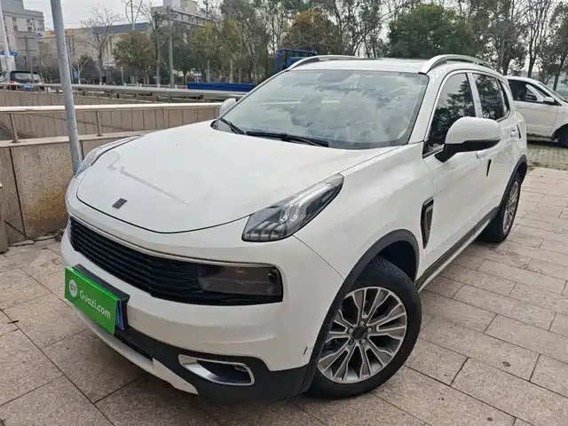 2019 Lynk & Co 01