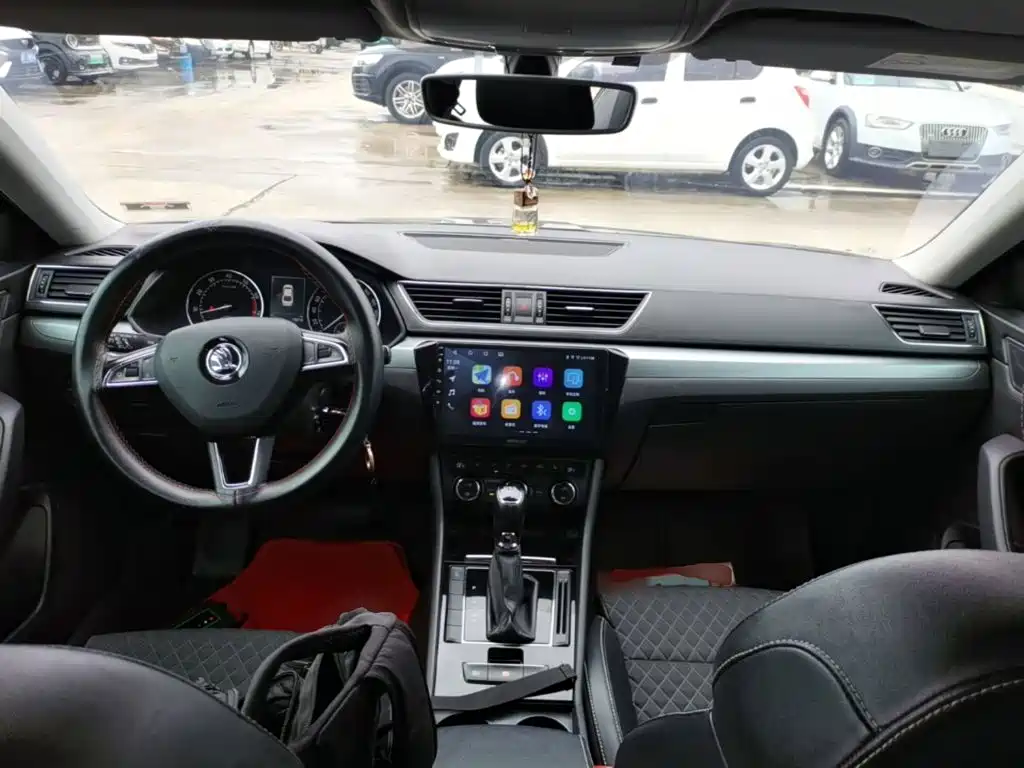 Skoda Superb — миниатюра 10
