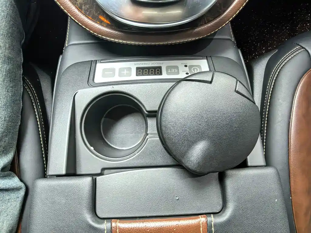 Mercedes-Benz V-Class — миниатюра 13