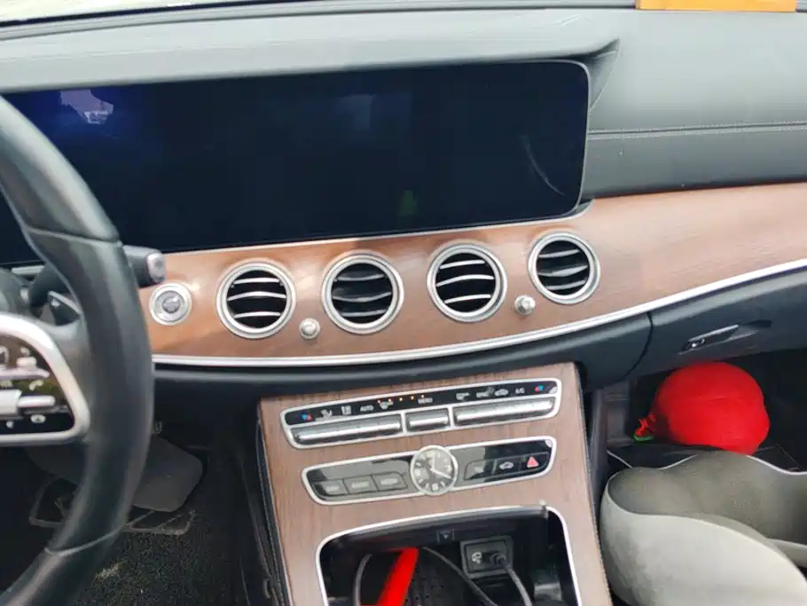 Mercedes-Benz E-Class — миниатюра 13