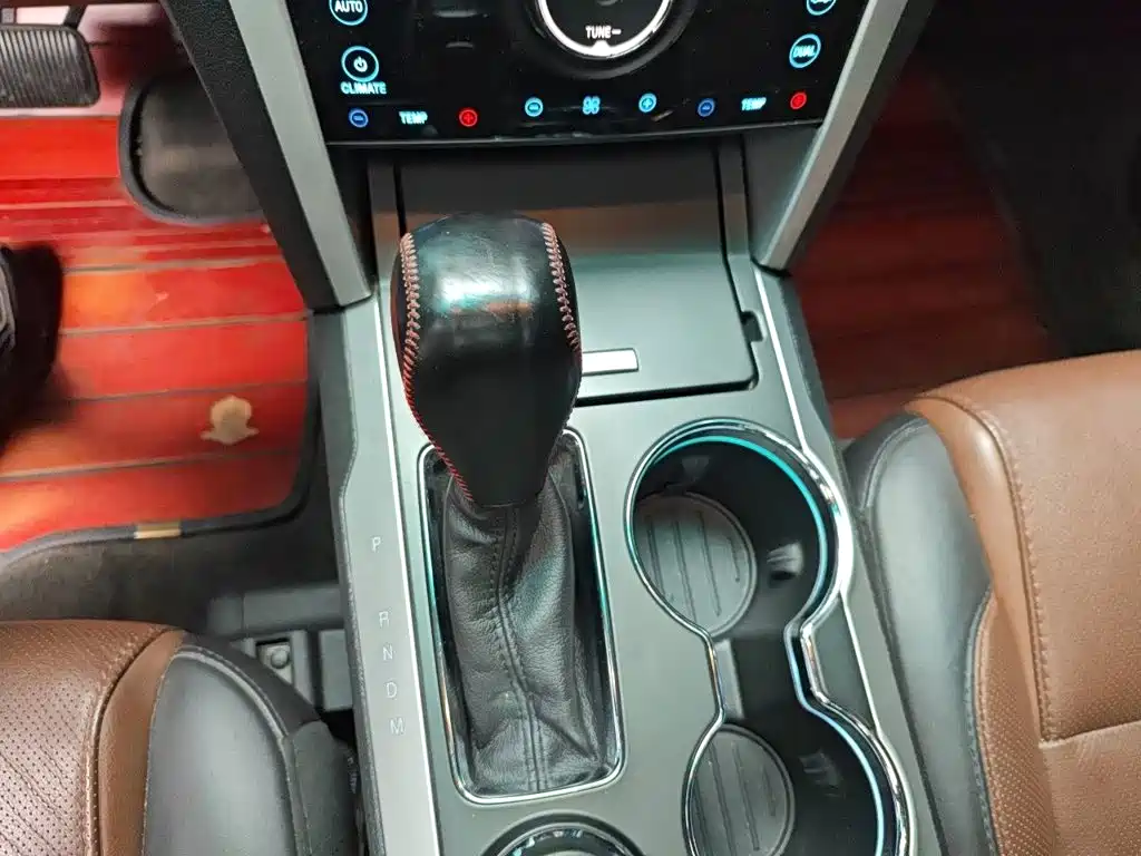 Ford Explorer (Import) — миниатюра 10