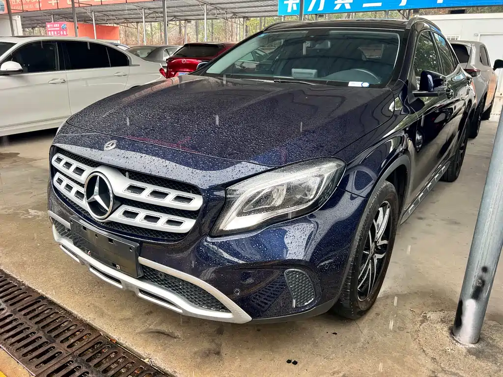 MERCEDES-BENZ GLA