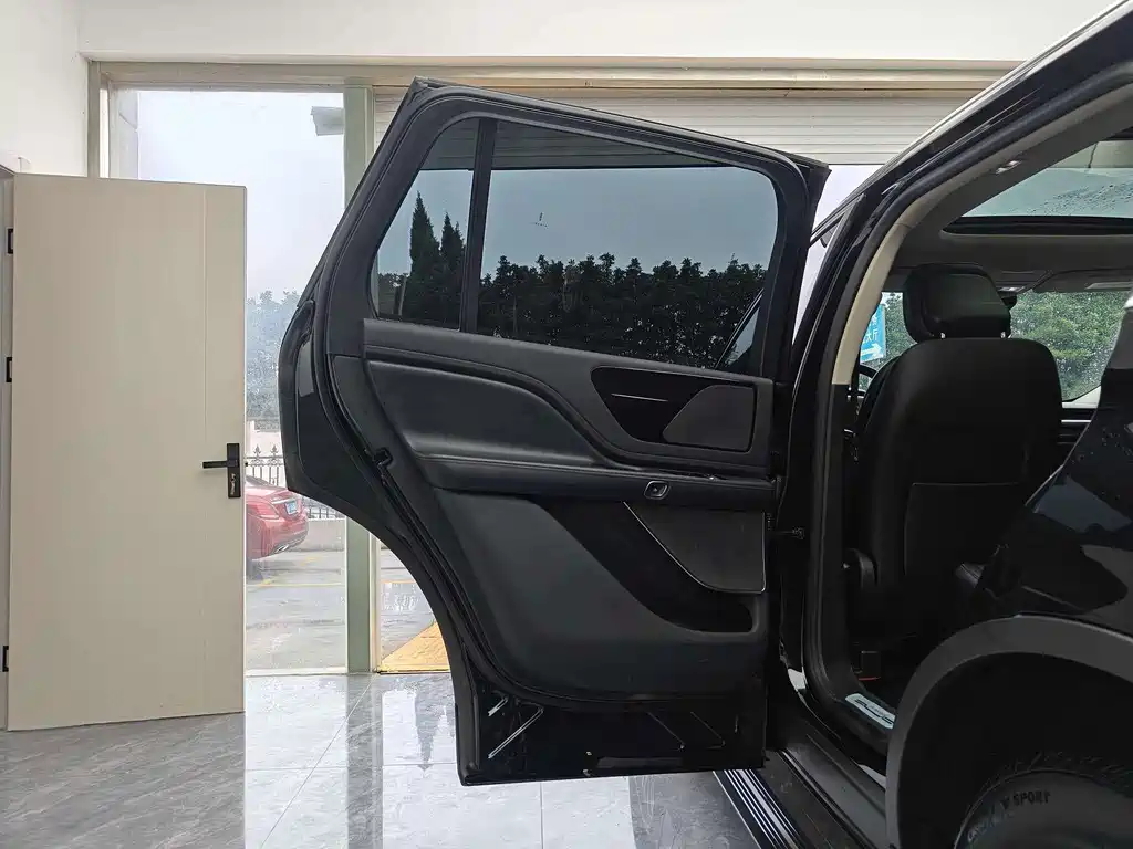Lincoln Aviator — миниатюра 10