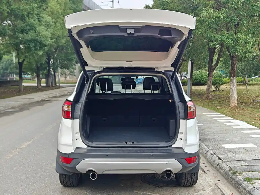 Ford Kuga — миниатюра 17