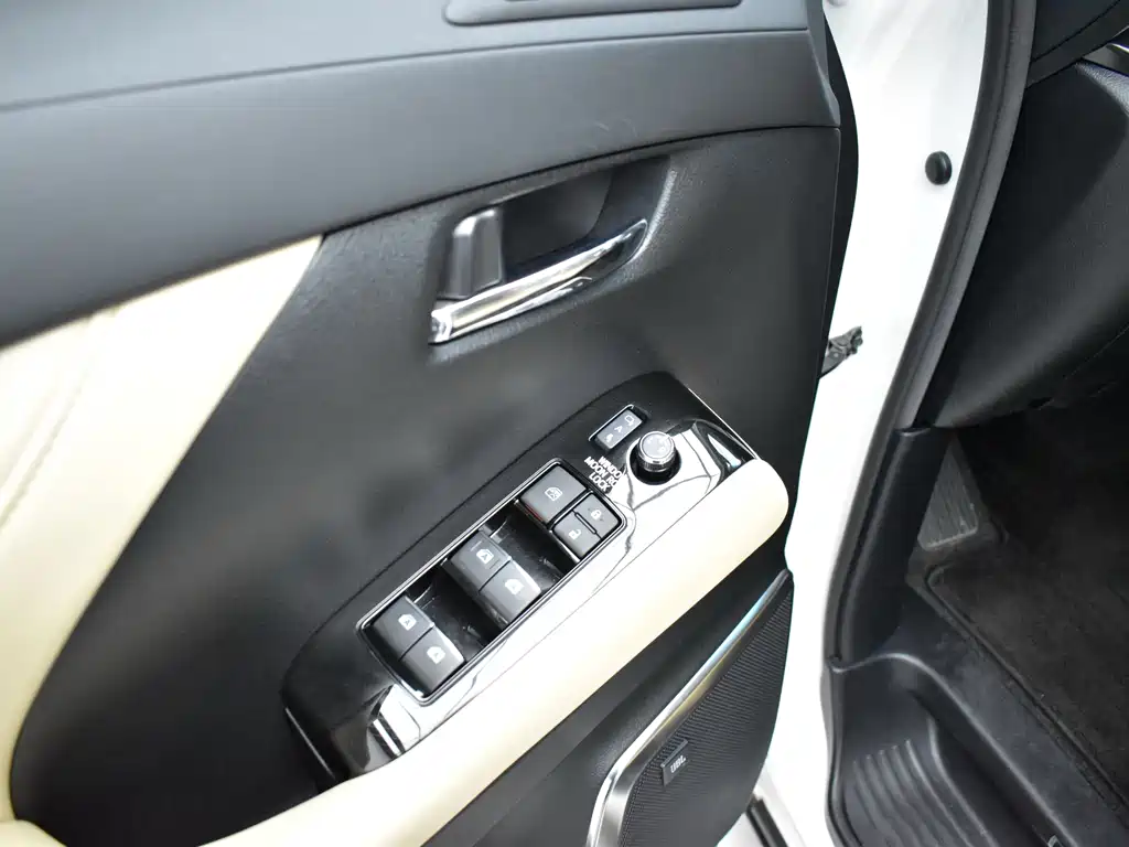 Toyota Vellfire — миниатюра 16