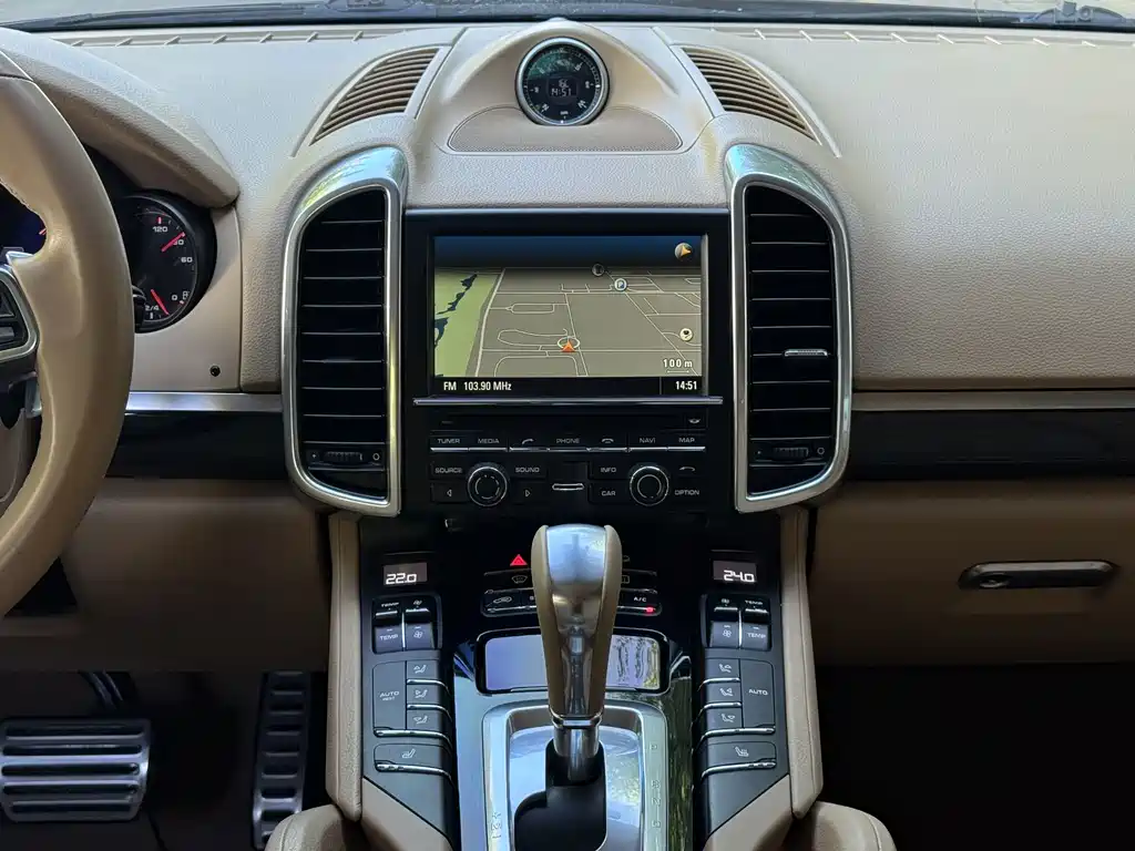 Porsche Cayenne — миниатюра 18