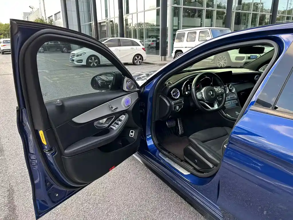 Mercedes-Benz C-Class — миниатюра 11