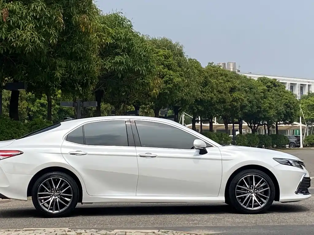 Toyota Camry — миниатюра 6