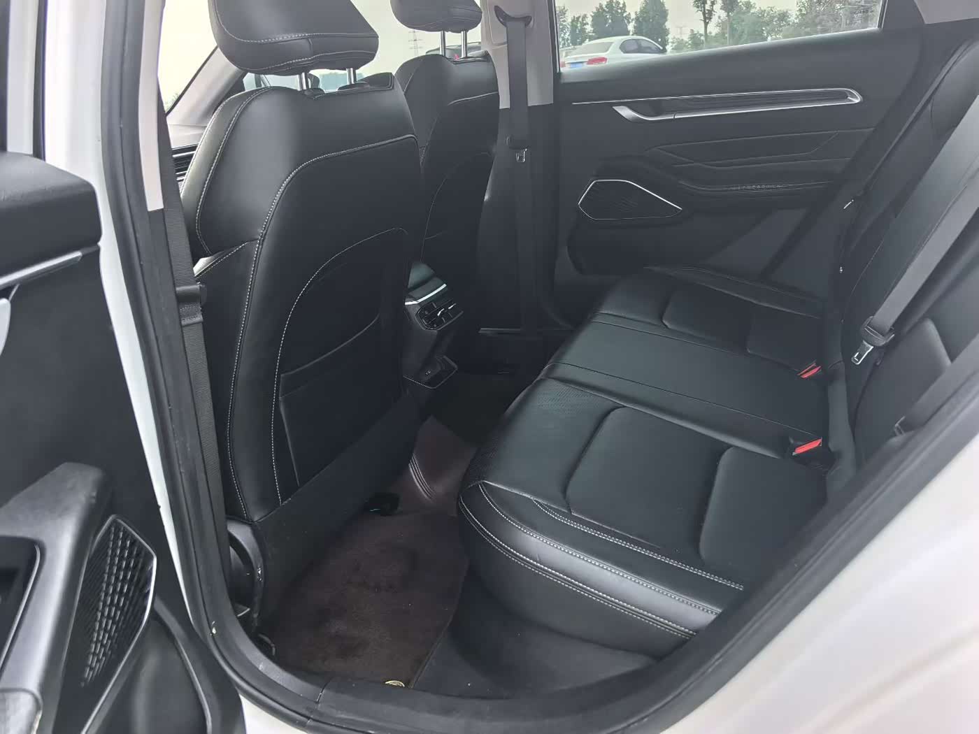 Geely Emgrand 1.5 л 2023 г. Белый, пробег 30000 км