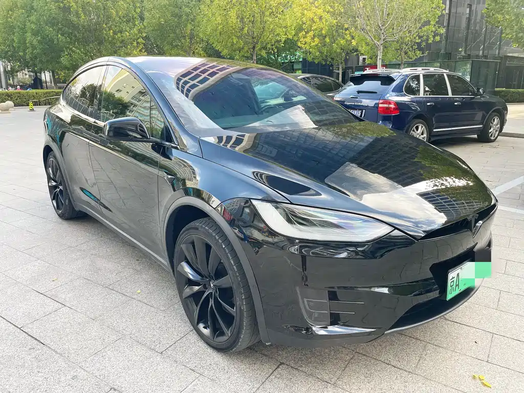 TESLA MODEL X