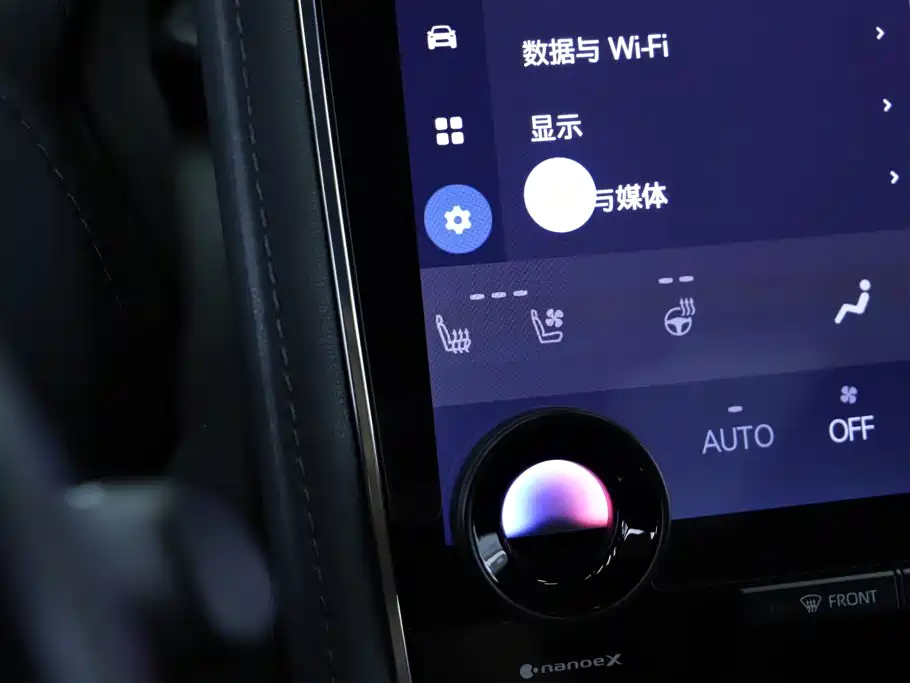 Toyota Alphard — миниатюра 16