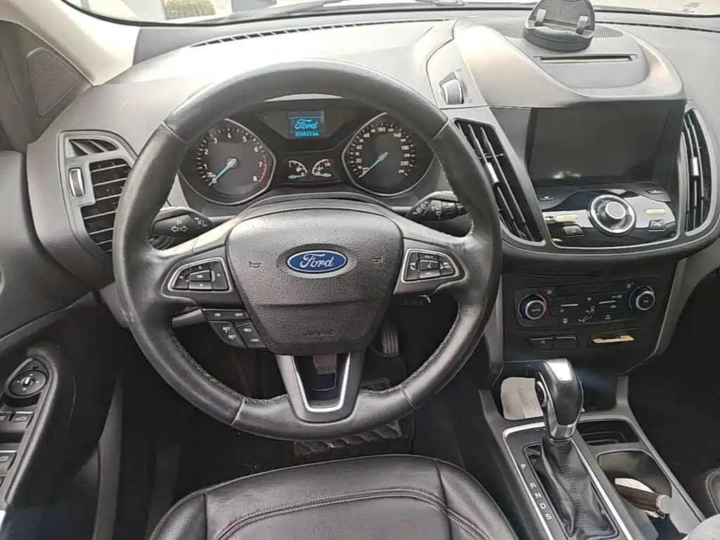 Ford Kuga — миниатюра 15